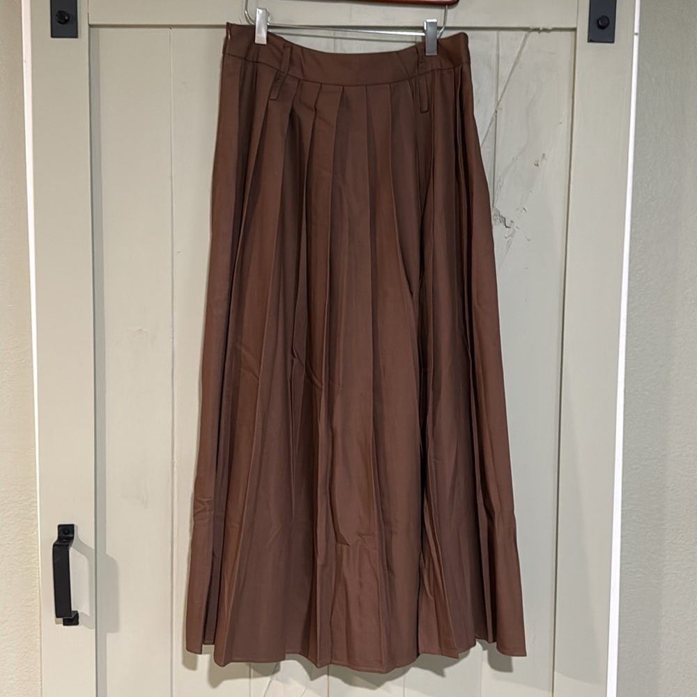 Women’s Pleated Split Maxi Skirt. - Picture 2 of 7
